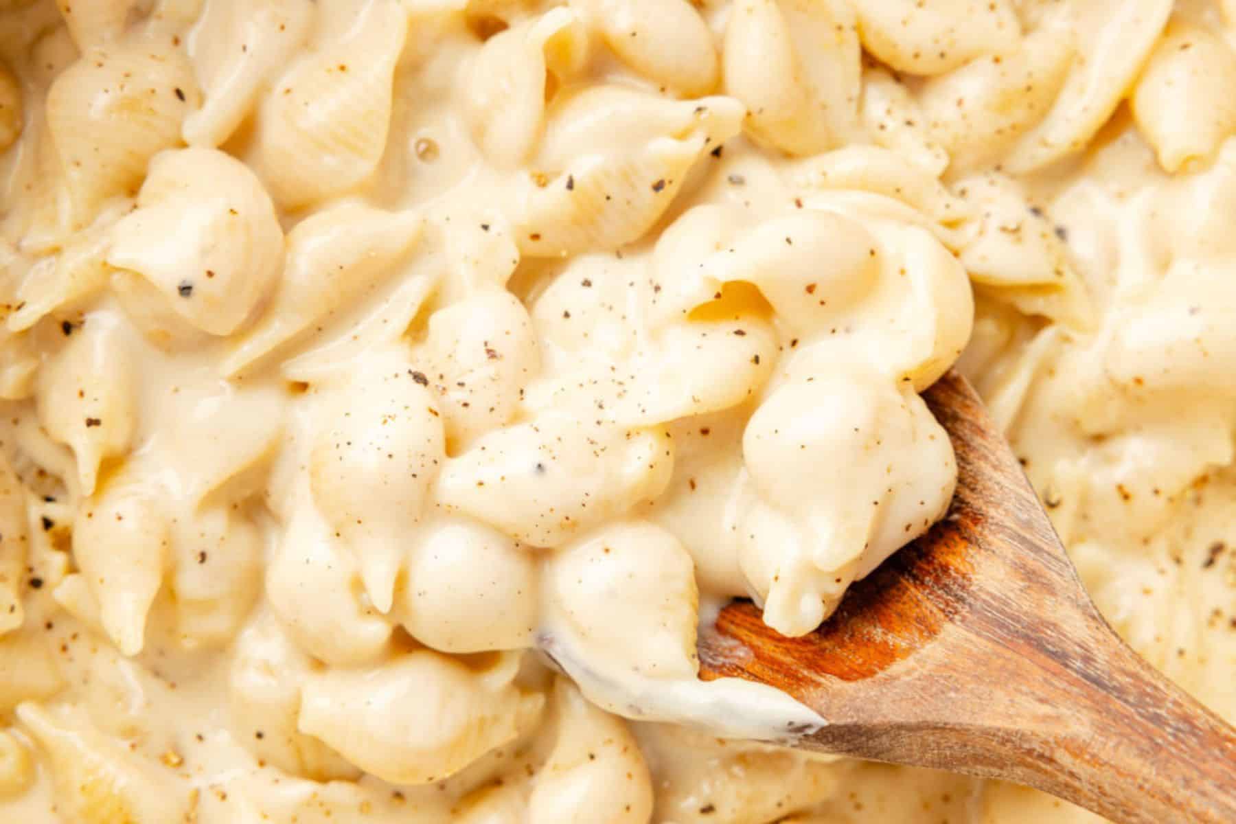 Smoked gouda mac and cheese up close.